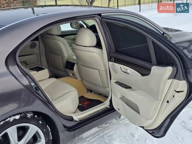 Сірий Лексус ЛС, об'ємом двигуна 5 л та пробігом 237 тис. км за 15499 $, фото 62 на Automoto.ua