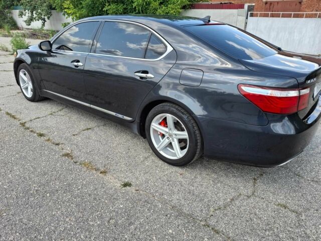 Серый Лексус ЛС, объемом двигателя 5 л и пробегом 340 тыс. км за 14500 $, фото 6 на Automoto.ua