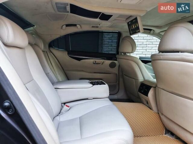 Серый Лексус ЛС, объемом двигателя 4.97 л и пробегом 237 тыс. км за 16999 $, фото 86 на Automoto.ua