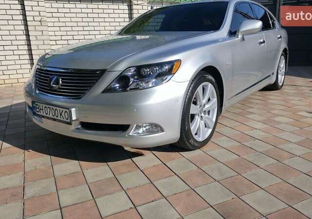 Серый Лексус ЛС, объемом двигателя 5 л и пробегом 280 тыс. км за 18999 $, фото 8 на Automoto.ua