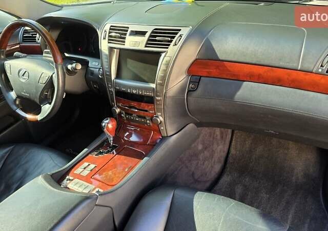 Серый Лексус ЛС, объемом двигателя 5 л и пробегом 280 тыс. км за 17999 $, фото 13 на Automoto.ua