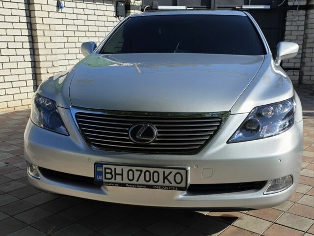 Серый Лексус ЛС, объемом двигателя 5 л и пробегом 281 тыс. км за 18999 $, фото 3 на Automoto.ua