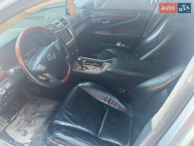 Сірий Лексус ЛС, об'ємом двигуна 4.61 л та пробігом 229 тис. км за 8500 $, фото 6 на Automoto.ua