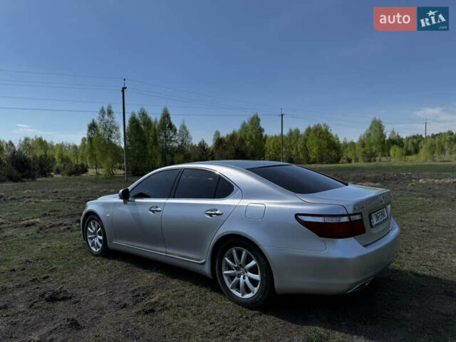 Серый Лексус ЛС, объемом двигателя 4.61 л и пробегом 166 тыс. км за 12500 $, фото 9 на Automoto.ua