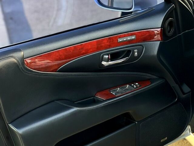 Сірий Лексус ЛС, об'ємом двигуна 4.6 л та пробігом 220 тис. км за 11000 $, фото 11 на Automoto.ua