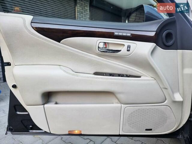 Серый Лексус ЛС, объемом двигателя 4.97 л и пробегом 237 тыс. км за 16999 $, фото 22 на Automoto.ua