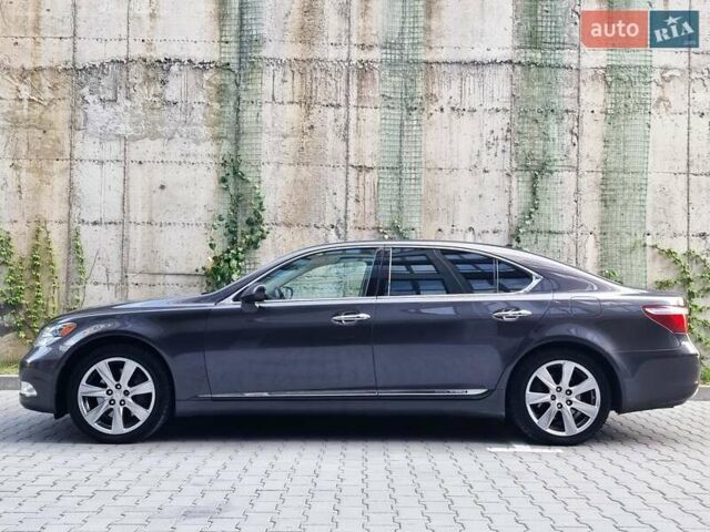 Серый Лексус ЛС, объемом двигателя 4.97 л и пробегом 237 тыс. км за 16999 $, фото 95 на Automoto.ua