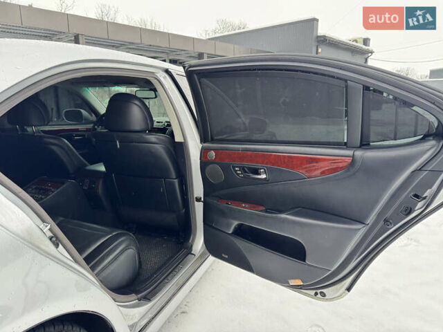 Серый Лексус ЛС, объемом двигателя 4.61 л и пробегом 240 тыс. км за 8500 $, фото 50 на Automoto.ua