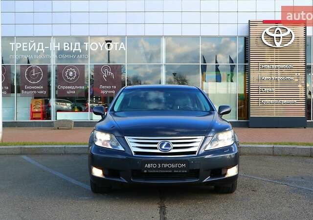 Серый Лексус ЛС, объемом двигателя 5 л и пробегом 164 тыс. км за 11971 $, фото 4 на Automoto.ua