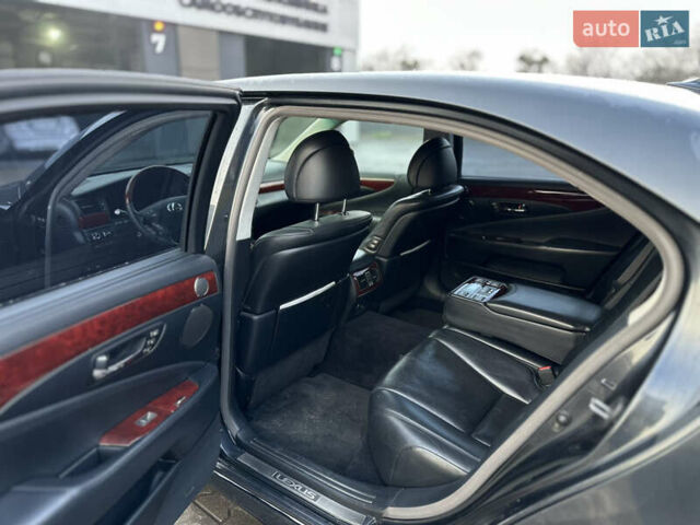 Серый Лексус ЛС, объемом двигателя 4.99 л и пробегом 220 тыс. км за 7000 $, фото 18 на Automoto.ua