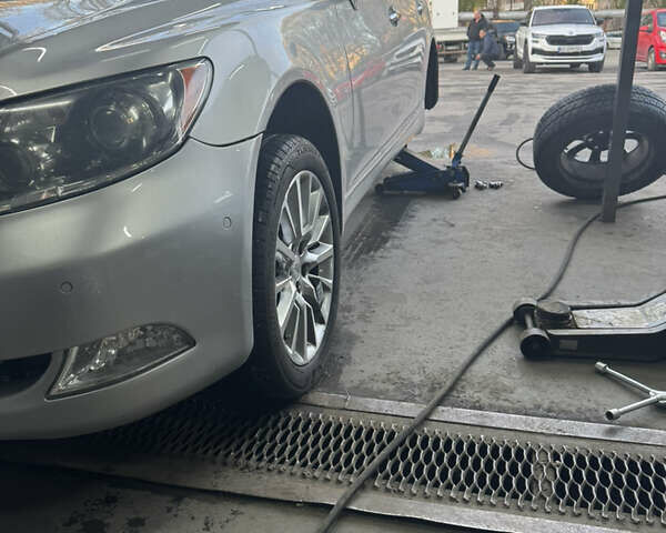 Серый Лексус ЛС, объемом двигателя 4.61 л и пробегом 290 тыс. км за 9000 $, фото 8 на Automoto.ua