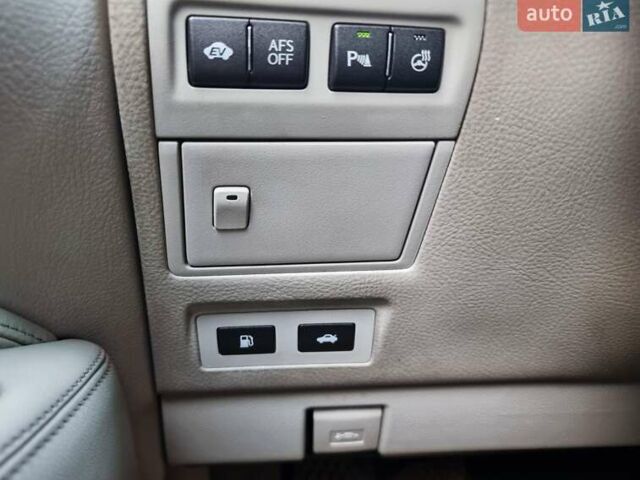 Серый Лексус ЛС, объемом двигателя 4.97 л и пробегом 237 тыс. км за 16999 $, фото 33 на Automoto.ua