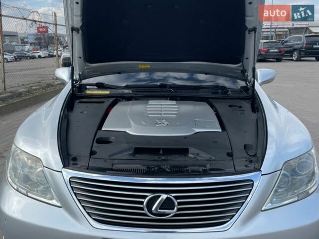 Серый Лексус ЛС, объемом двигателя 4.61 л и пробегом 200 тыс. км за 12500 $, фото 12 на Automoto.ua