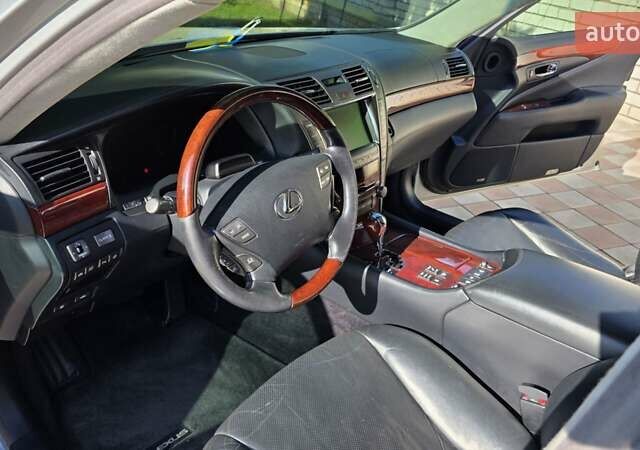 Серый Лексус ЛС, объемом двигателя 5 л и пробегом 280 тыс. км за 17999 $, фото 9 на Automoto.ua