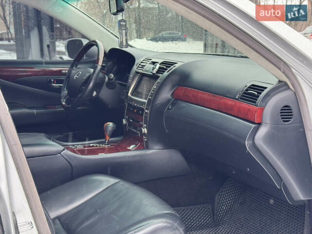 Серый Лексус ЛС, объемом двигателя 4.61 л и пробегом 240 тыс. км за 8500 $, фото 66 на Automoto.ua