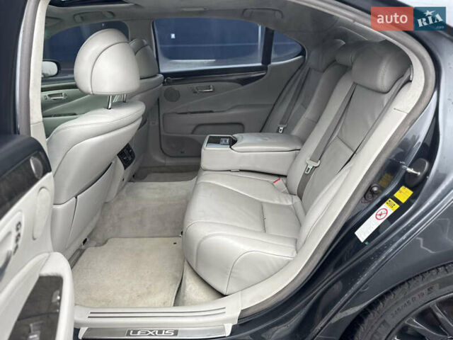 Серый Лексус ЛС, объемом двигателя 4.6 л и пробегом 323 тыс. км за 10400 $, фото 14 на Automoto.ua