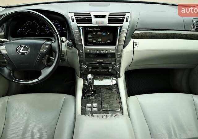 Серый Лексус ЛС, объемом двигателя 5 л и пробегом 164 тыс. км за 11971 $, фото 7 на Automoto.ua