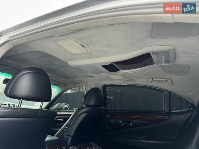 Серый Лексус ЛС, объемом двигателя 4.61 л и пробегом 240 тыс. км за 8500 $, фото 49 на Automoto.ua