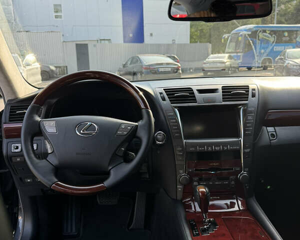 Сірий Лексус ЛС, об'ємом двигуна 4.6 л та пробігом 195 тис. км за 10900 $, фото 30 на Automoto.ua