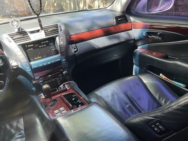 Серый Лексус ЛС, объемом двигателя 4.6 л и пробегом 190 тыс. км за 10499 $, фото 11 на Automoto.ua