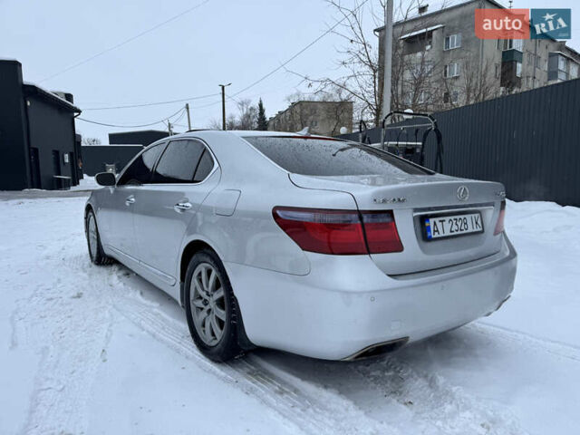 Серый Лексус ЛС, объемом двигателя 4.61 л и пробегом 240 тыс. км за 8500 $, фото 24 на Automoto.ua