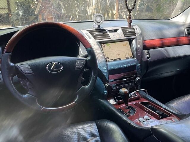 Серый Лексус ЛС, объемом двигателя 4.6 л и пробегом 190 тыс. км за 10499 $, фото 13 на Automoto.ua