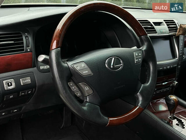 Серый Лексус ЛС, объемом двигателя 4.6 л и пробегом 195 тыс. км за 9950 $, фото 19 на Automoto.ua