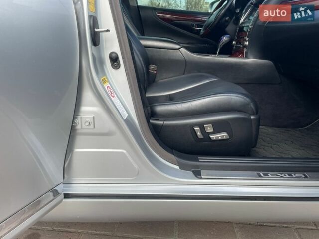 Серый Лексус ЛС, объемом двигателя 4.61 л и пробегом 200 тыс. км за 12500 $, фото 22 на Automoto.ua