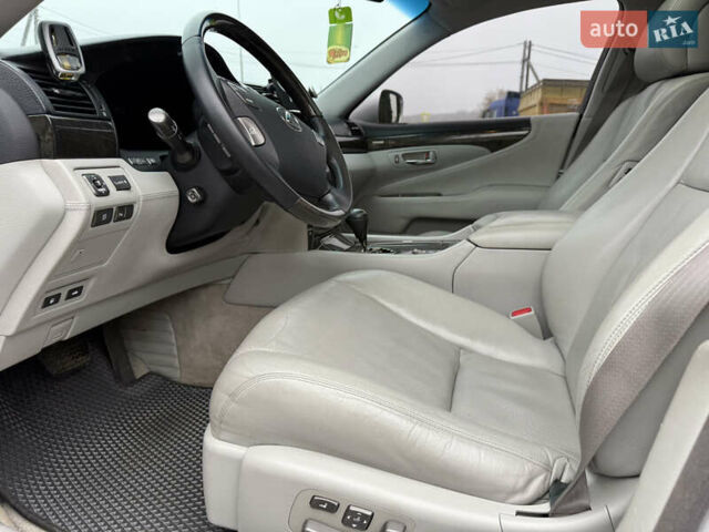 Серый Лексус ЛС, объемом двигателя 4.61 л и пробегом 216 тыс. км за 12800 $, фото 40 на Automoto.ua