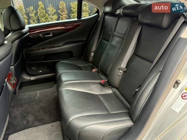 Серый Лексус ЛС, объемом двигателя 4.61 л и пробегом 275 тыс. км за 11500 $, фото 45 на Automoto.ua