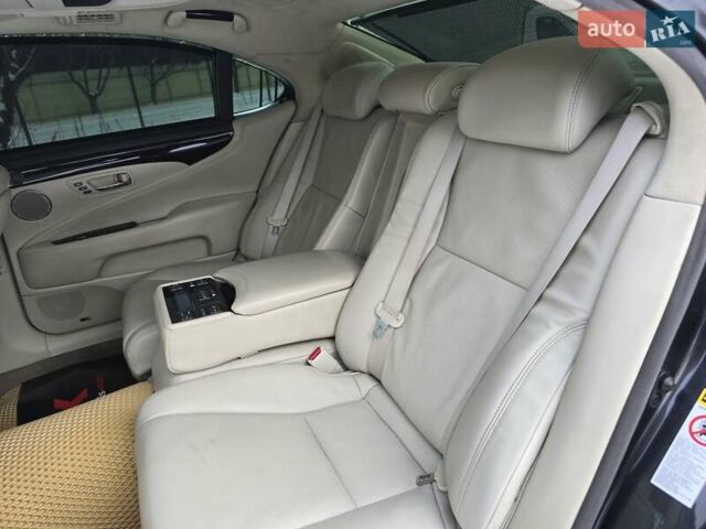 Сірий Лексус ЛС, об'ємом двигуна 5 л та пробігом 237 тис. км за 15499 $, фото 90 на Automoto.ua