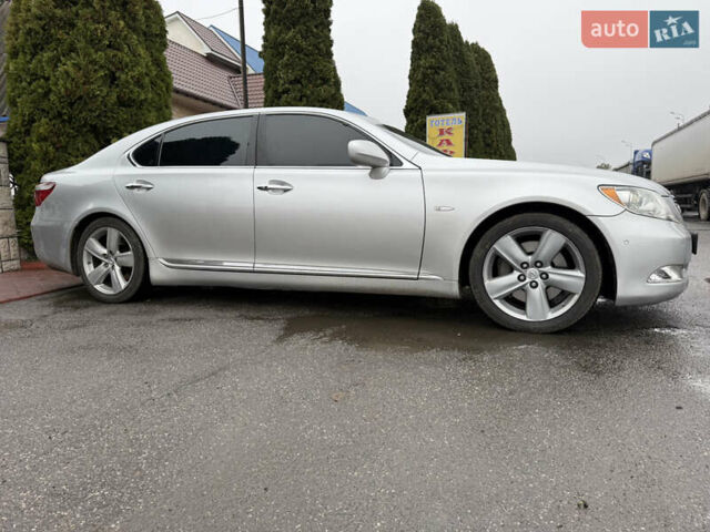 Серый Лексус ЛС, объемом двигателя 4.61 л и пробегом 216 тыс. км за 12800 $, фото 16 на Automoto.ua