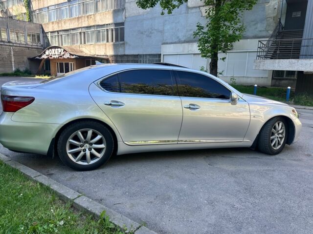 Сірий Лексус ЛС, об'ємом двигуна 4.6 л та пробігом 243 тис. км за 8500 $, фото 13 на Automoto.ua