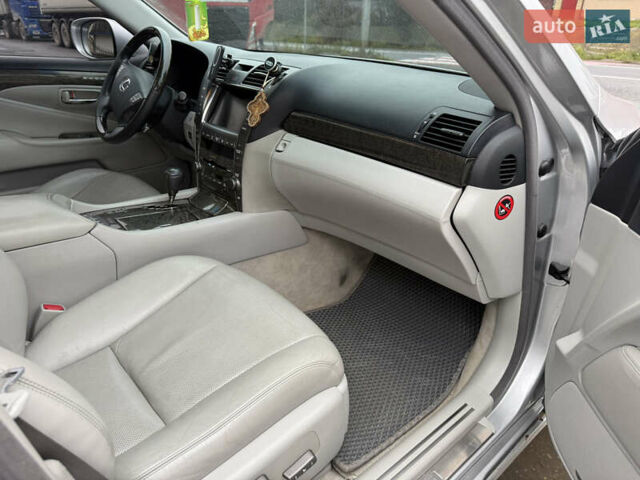 Серый Лексус ЛС, объемом двигателя 4.61 л и пробегом 216 тыс. км за 12800 $, фото 47 на Automoto.ua