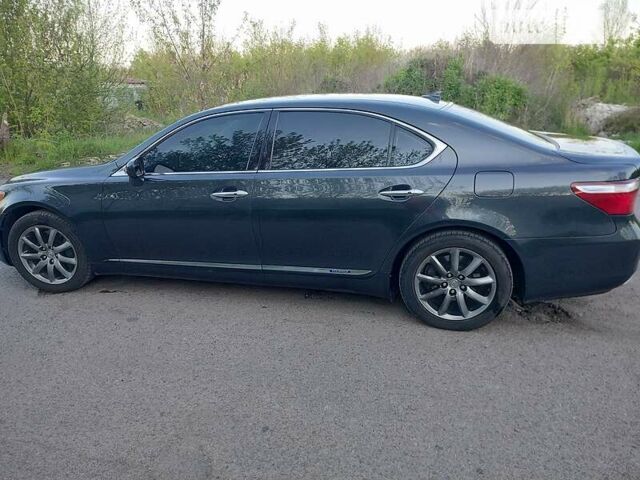 Серый Лексус ЛС, объемом двигателя 5 л и пробегом 380 тыс. км за 13900 $, фото 17 на Automoto.ua