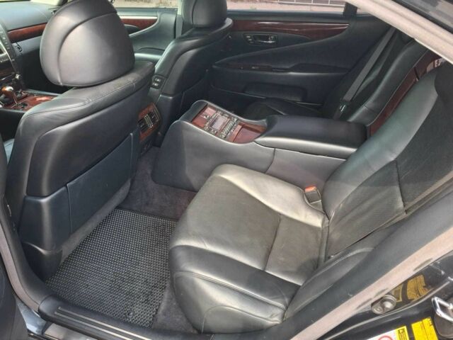 Серый Лексус ЛС, объемом двигателя 5 л и пробегом 340 тыс. км за 14500 $, фото 10 на Automoto.ua