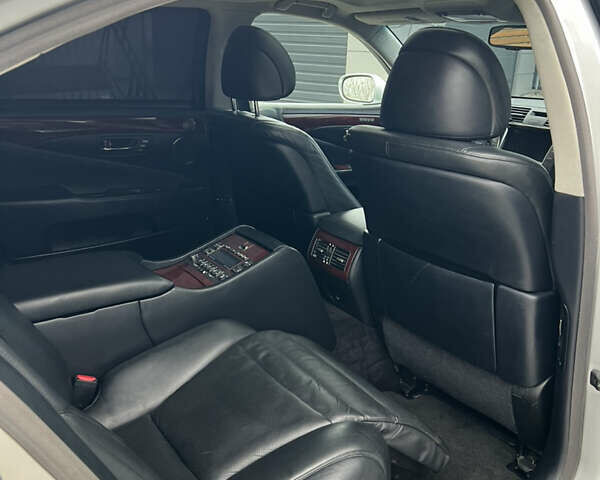 Сірий Лексус ЛС, об'ємом двигуна 4.6 л та пробігом 229 тис. км за 12700 $, фото 30 на Automoto.ua