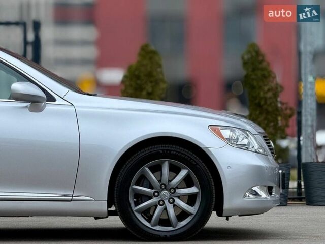 Серый Лексус ЛС, объемом двигателя 4.61 л и пробегом 275 тыс. км за 11500 $, фото 11 на Automoto.ua