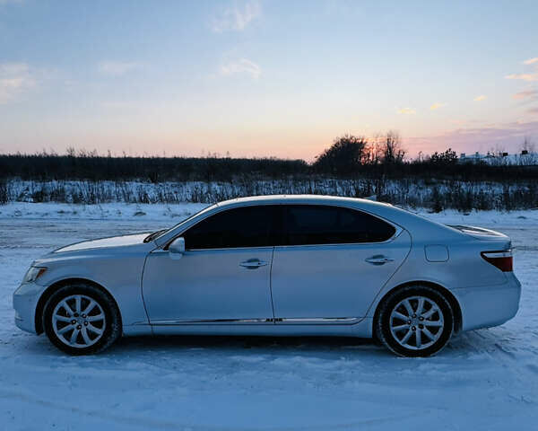 Серый Лексус ЛС, объемом двигателя 4.61 л и пробегом 264 тыс. км за 9000 $, фото 6 на Automoto.ua