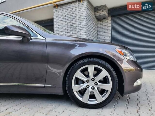 Серый Лексус ЛС, объемом двигателя 4.97 л и пробегом 237 тыс. км за 16999 $, фото 90 на Automoto.ua