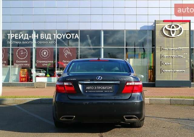 Серый Лексус ЛС, объемом двигателя 5 л и пробегом 164 тыс. км за 11971 $, фото 3 на Automoto.ua