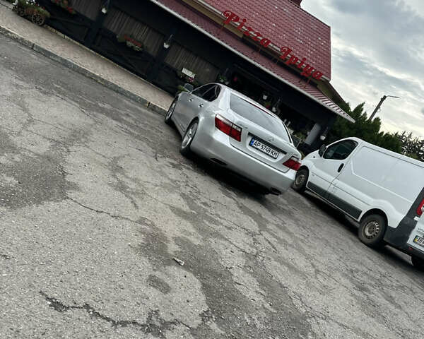 Серый Лексус ЛС, объемом двигателя 4.61 л и пробегом 246 тыс. км за 9500 $, фото 1 на Automoto.ua