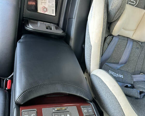 Серый Лексус ЛС, объемом двигателя 4.61 л и пробегом 246 тыс. км за 9500 $, фото 14 на Automoto.ua