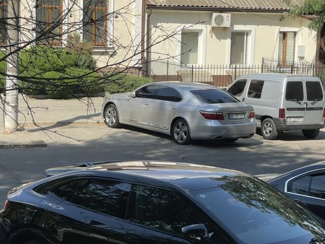 Серый Лексус ЛС, объемом двигателя 4.6 л и пробегом 190 тыс. км за 10499 $, фото 2 на Automoto.ua