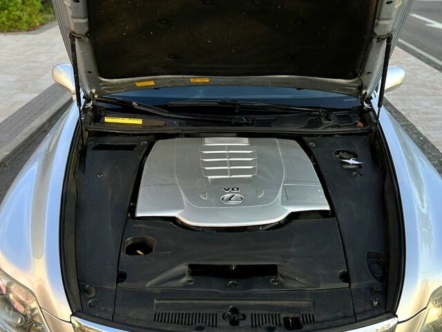 Серый Лексус ЛС, объемом двигателя 4.6 л и пробегом 220 тыс. км за 11000 $, фото 4 на Automoto.ua