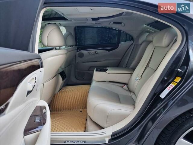 Серый Лексус ЛС, объемом двигателя 4.97 л и пробегом 237 тыс. км за 16999 $, фото 56 на Automoto.ua