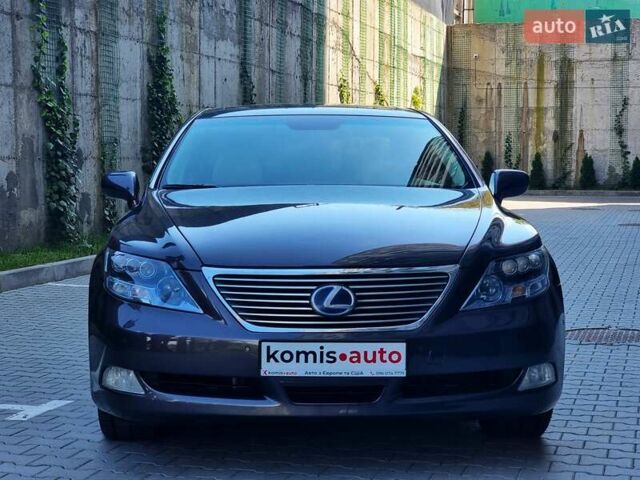 Серый Лексус ЛС, объемом двигателя 4.97 л и пробегом 237 тыс. км за 16999 $, фото 2 на Automoto.ua