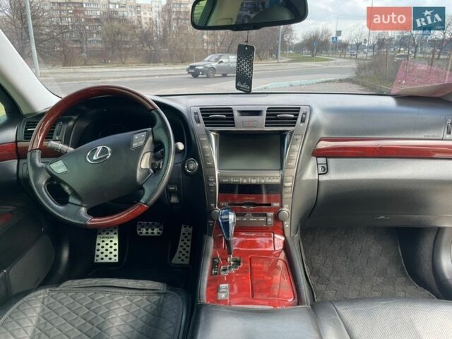 Серый Лексус ЛС, объемом двигателя 4.61 л и пробегом 200 тыс. км за 12500 $, фото 16 на Automoto.ua