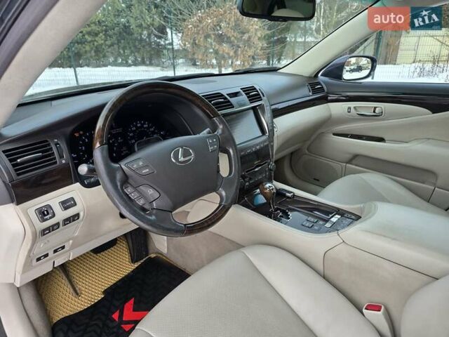 Сірий Лексус ЛС, об'ємом двигуна 5 л та пробігом 237 тис. км за 15499 $, фото 23 на Automoto.ua