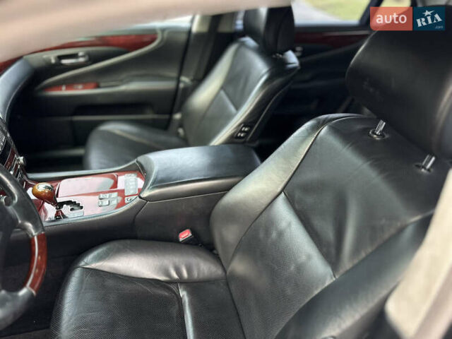 Серый Лексус ЛС, объемом двигателя 4.99 л и пробегом 220 тыс. км за 7000 $, фото 10 на Automoto.ua
